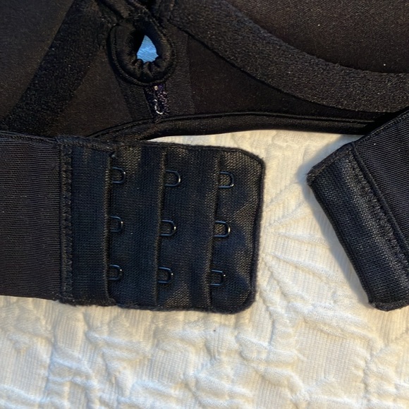 Very sexy strapless 34A Victoria’s Secret purple w/black&silver lace overlay - Picture 9 of 9